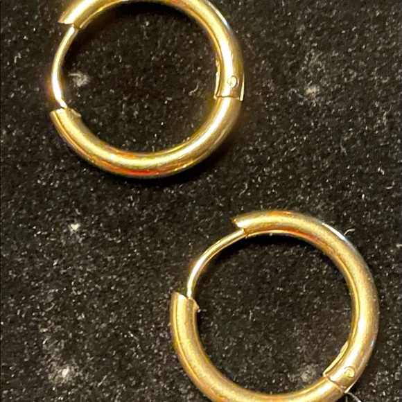 **SOLD**3 FOR $3014K Hinged Minimalist Hoops - Picture 4 of 6